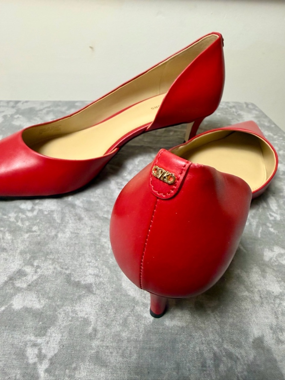 NEW MICHAEL Michael Kors Red Elyse Kitten Pumps Size 9 - Picture 5 of 17